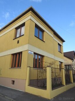 Predaj 1/2 rodinného staromestského  domu  KE-JUH