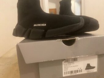 Balanciaga model speed 2.0
