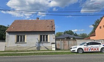 Na predaj pozemok so starým domom - 649 m2 v Gbeloch