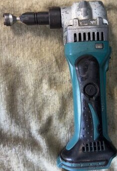Makita aku prestrihavac plechu