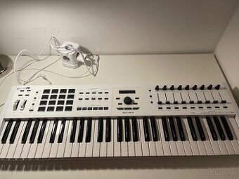 Arturia Keylab mkII 61 MIDI keyboard