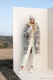 KRÁSNY KABÁT slovenskej značky LULL, PC 112 EUR