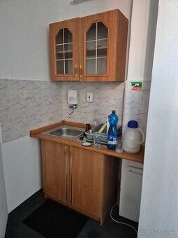 Kuchynská linka s prietokovym ohrievačom