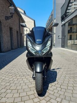 Honda PCX 125, r.v. 2022, TOP stav, iba 2053 km