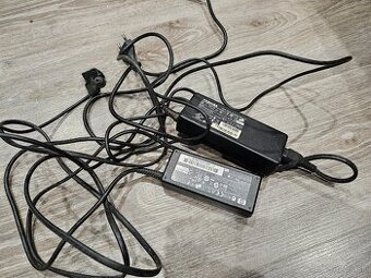 Nabijacka na HP a na Toshibu. Kus 15e