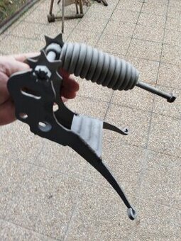 Držiak sedla perák FJ