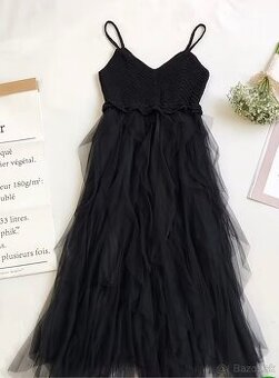 Krásne čierne šaty