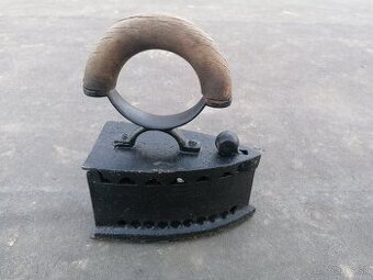 Predám starožitná žehlička