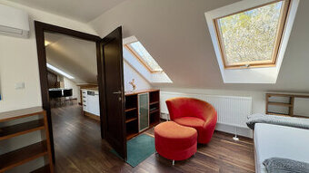 UBYTOVANIE TEŠEDÍKOVA     ZDIELANÉ UBYTOVANIE V 3 IZBÁCH