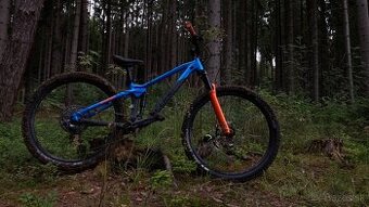 Celoodpruzeny bicykel Cube stereo