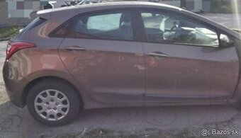 Hyundai i30 1.4i 2012 predám DVERE, MOTOR G4FA, PREVODOVKA 6