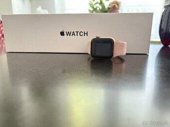 Apple Watch SE GPS, 40mm Gold Aluminium Case with Pink Sand