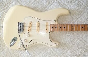52 až 55 ročná vintage Maya Stratocaster (70. roky) - Japan