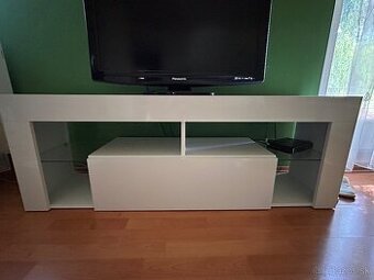 Tv stolík
