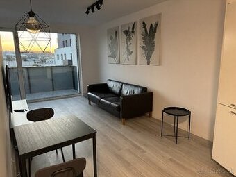 NITRA Riviéra - 2-izbový byt s klimatizáciou, garážovým mies