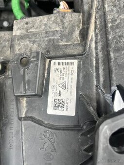 Reflektor Peugeot 5008 II