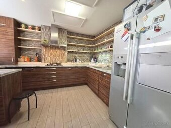 3 IZBOVÝ BYT 79 M2 Z TOHO LODŽIA 3,5 M2, POPRAD, SIDL. JUH