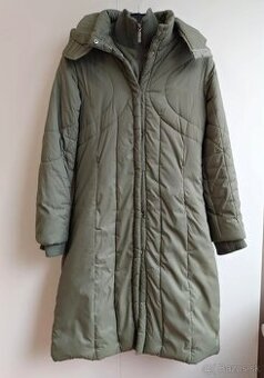 Dámsky dlhý zimný olivovo zelený kabát