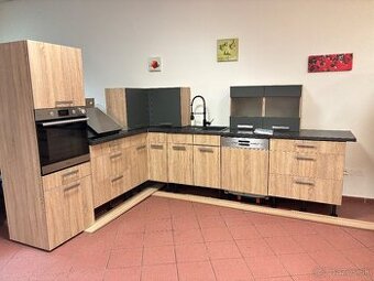 Prodám krásnou zánovní kuchyň Nobilia vertico - 1