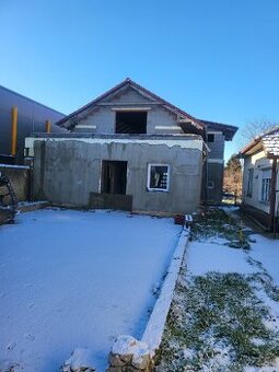 Predám rozostavaný rodinný dom vo Veľkom Cetíne - 1