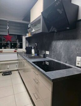 Moderní lesklá linka s vestavěnými spotřebiči,5864 - 1