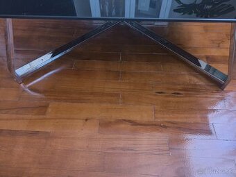 Predám čierny, sklenený konferečný stolík 90x90x30cm