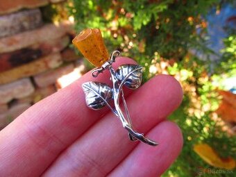 Strieborná brošňa Ruža osádzaná Jantárom, Ag 925