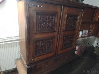 Starožitná skriňa/komoda