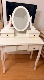 Kozmetický stolík