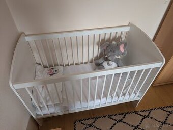 Detska postielka s prebalovacim pultom