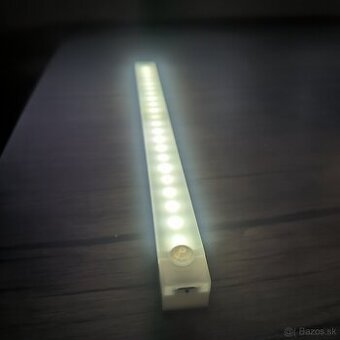 Svietidlo s pohybovým senzorom