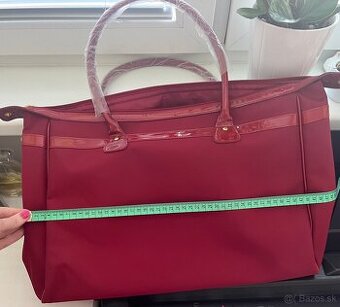 Úplne nová veľká červená kabelka