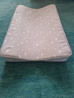 Podlozka na prebalovaci pult