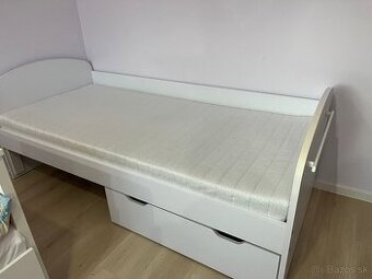 Posteľ biela s roštom