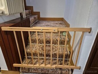 Bezpečnoatná ohrádka na stenu, na schody