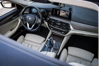 BMW 520d Touring Luxury Line, Pano, El. ťažné, Po servise