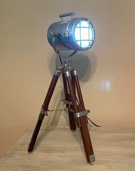 Dizajnová tripod lampa