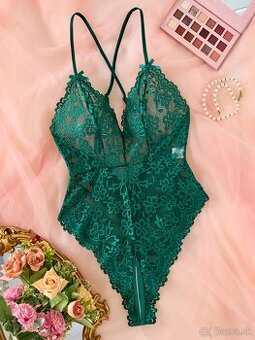 KRASNE ČIPKOVANE BODY S OTVOROM…M-L…NOVE