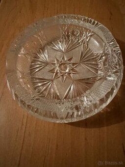 Stary kristalovy popolnik