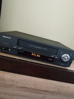 Videorekorder Daewoo T-226K, Prehráva,+kazety v cene