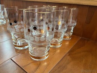 Pozlátené retro poháre