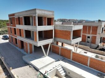 CHORVÁTSKO - Apartmány v tichej časti (S2) - VODICE, ŠIBENIK