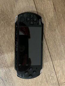 Predám hernú konzolu PSP 3004 - 1