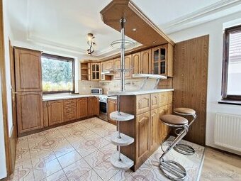 PREDAJ: 7 IZBOVÝ RODINNÝ DOM, POZEMOK 800 m2, HUNCOVCE