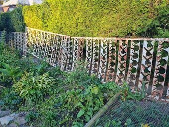 Predaj starého kovového plotu