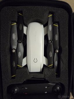 Dron SG700-D