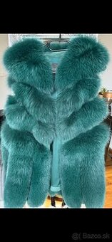 Vesta z pravej kozusiny smaragdova