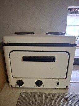 Elektrická rúra s dvojplotenkou