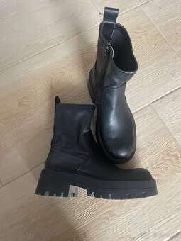 Členkov topánky na hrubej podrazke