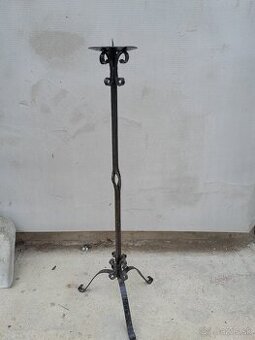 Predám kovaný svietnik